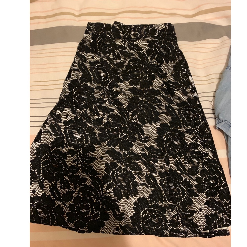 Lace skirt